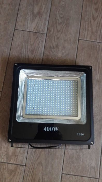 Proiector LED 200W , 400W