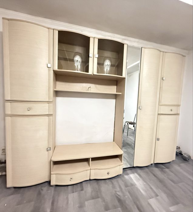 Продам шкаф в зал.