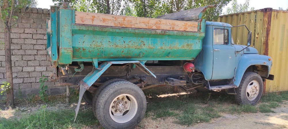 Zil sotiladi yahshi holatda