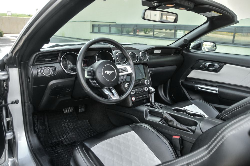 Vand Ford Mustang cabriolet  ,motor 3.7 , model SUA