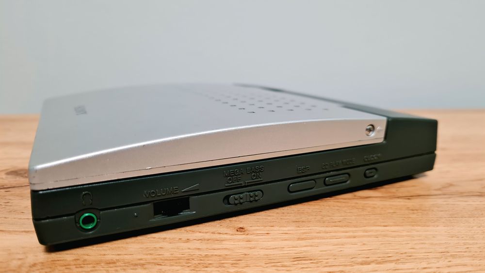 Sony icf-CD2000S, FM/MW/SW, CD плеер.