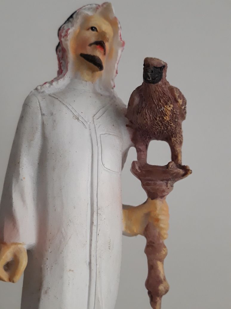 Статуетка на арабин с орел