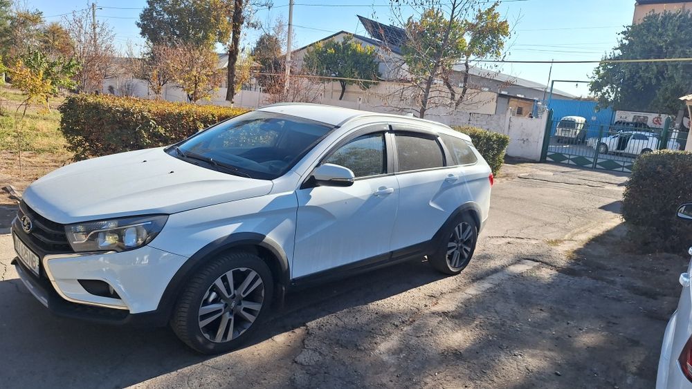 Продаю СВОЮ Ладу весту св кросс