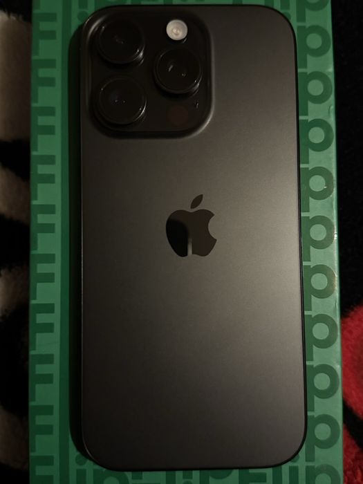 Vand iPhone 15 Pro Max/16E/16 Pro impecabile