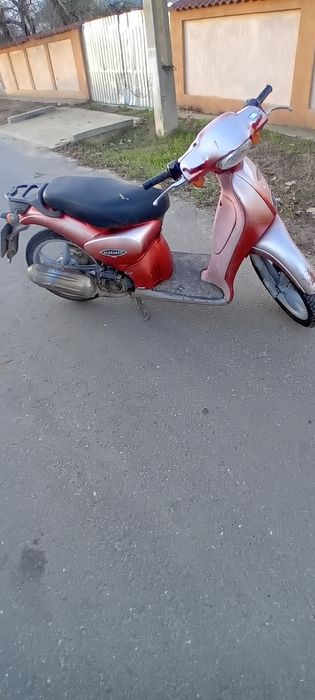 Vând scuter aprilia scarabeo 100cc !