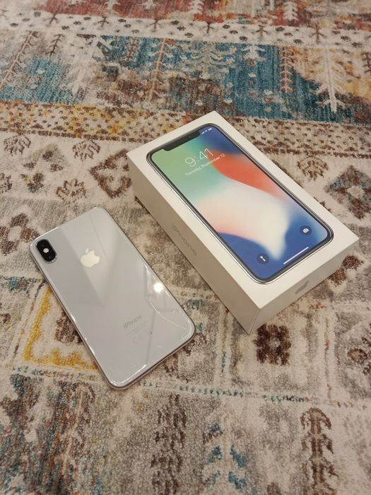 iPhone X, 64 GB.