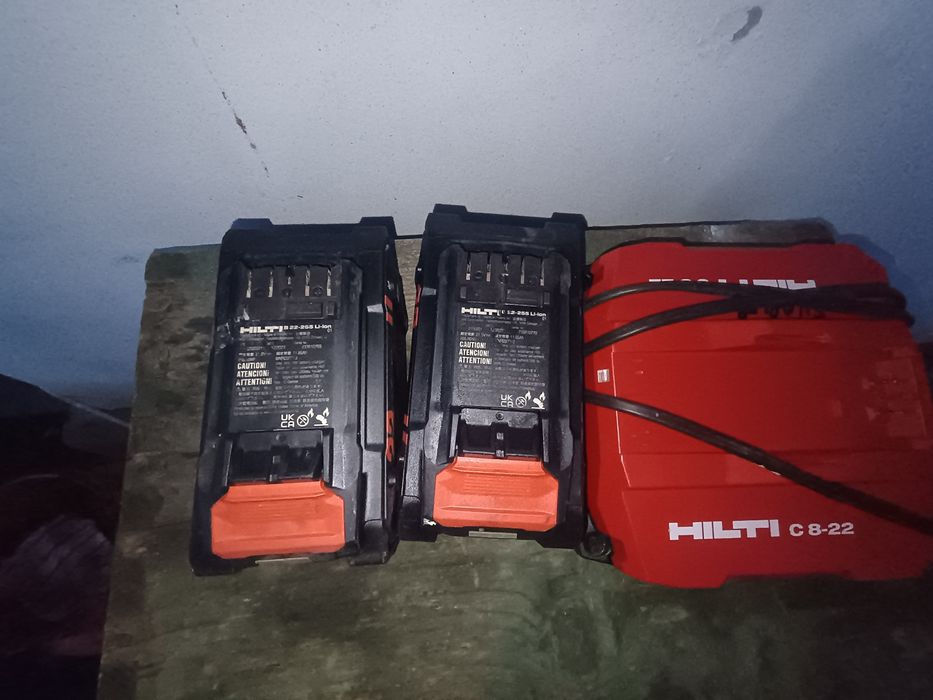 Set 2 baterii hilti 12 amperi nuron + încărcător rapid c8