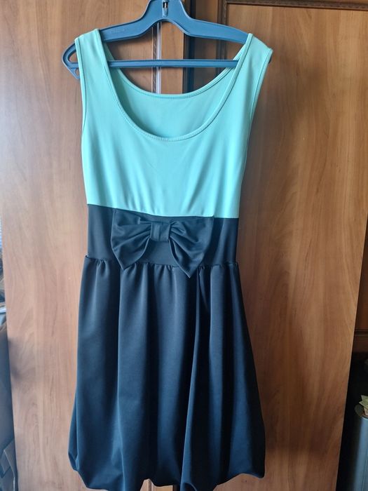 Стилна кокетна рокля Тюркоаз и черно