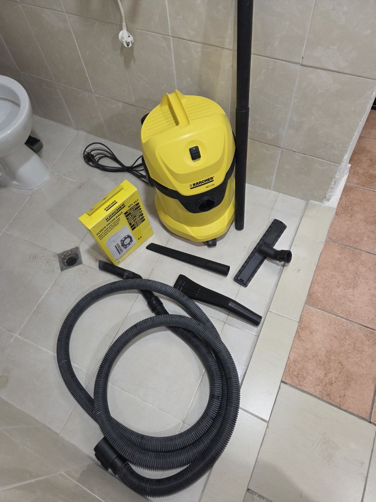 Прахосмукачка KARCHER WD3.230 car kit