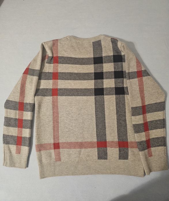 Vând pulover Burberry  copii