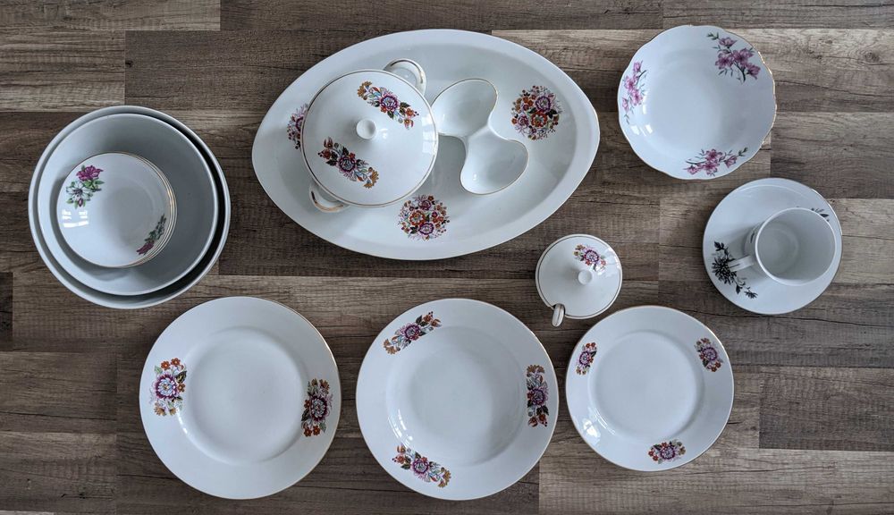 Set COMPLET vase portelan VINTAGE, pentru 6 persoane