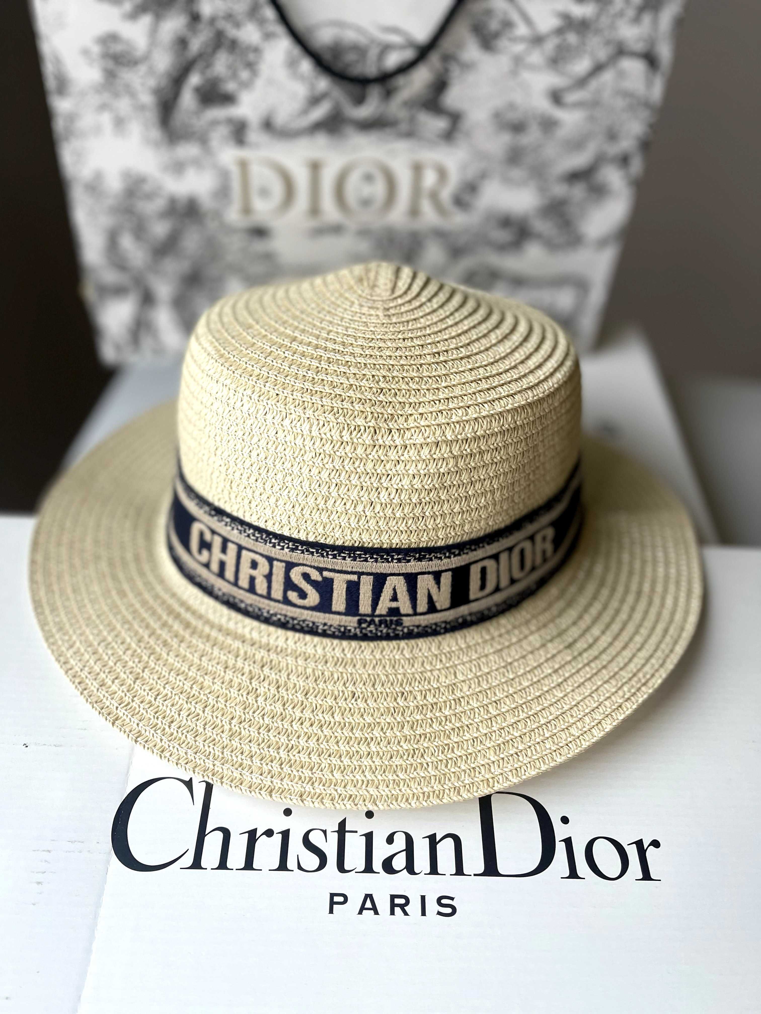 Pălărie Louis Vuitton, Christian Dior, Chloe, Prada