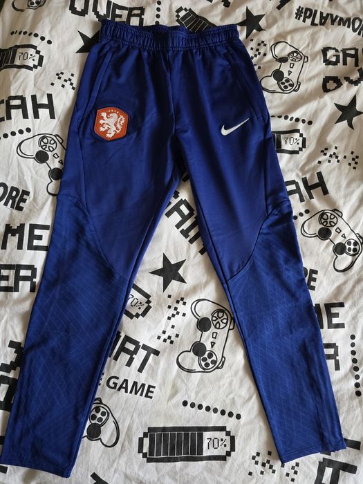 Ново долнище на Nike