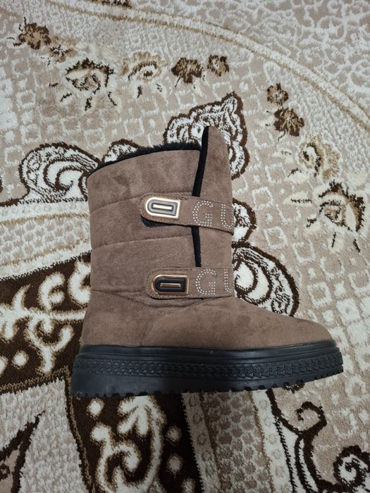 Продаётся новые угги