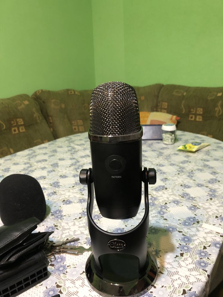 Микрофон Blue Yeti