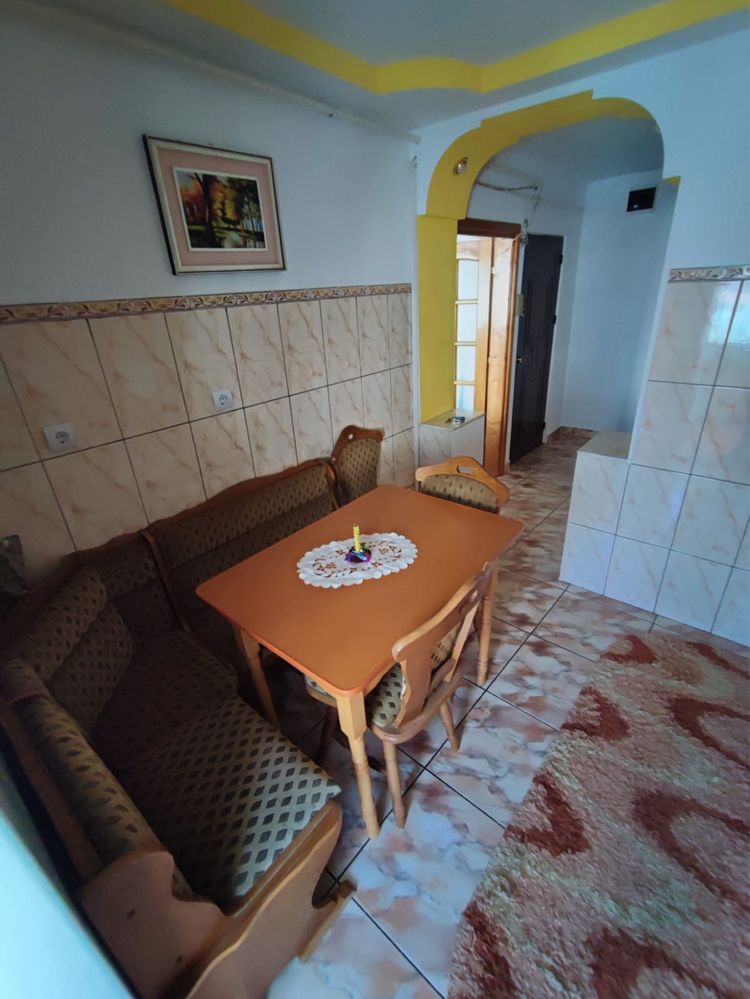 Apartament 3 camere de închiriat