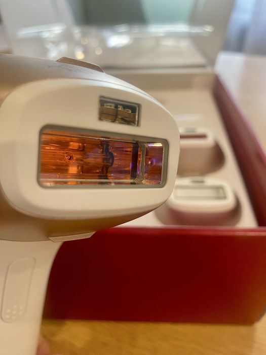 Фотоепилатор Philips Lumea 9900