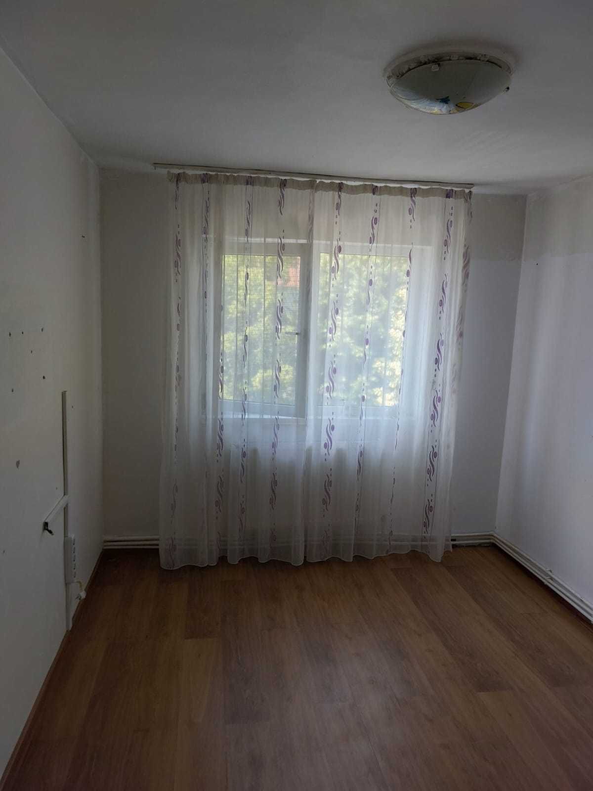 Vânzare Apartament 2 Camere – Focșani Sud, Etaj 4/4