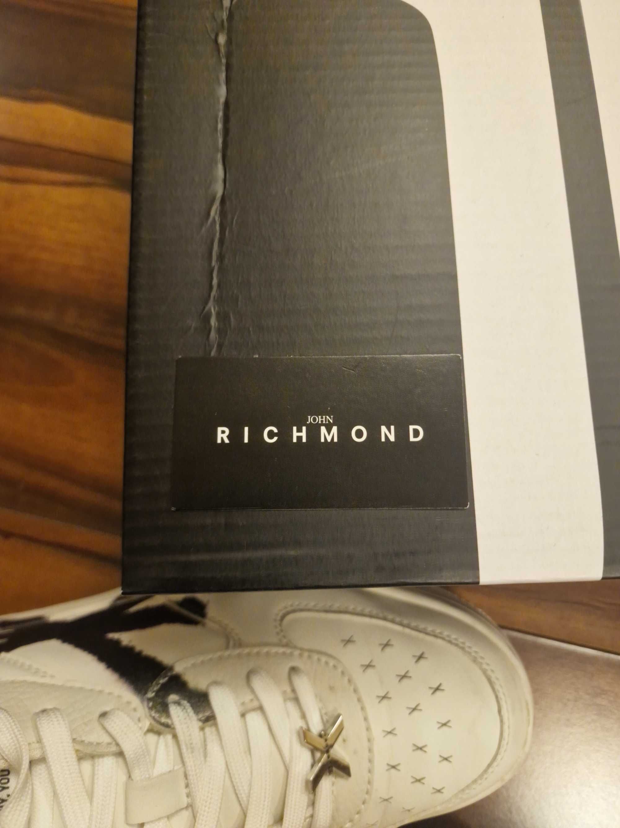 Кецове John Richmond