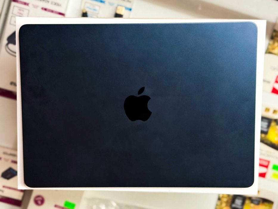 MacBook Air M3, 13”, 8GB RAM, 512GB SSD + подарък: Apple Magic Mouse