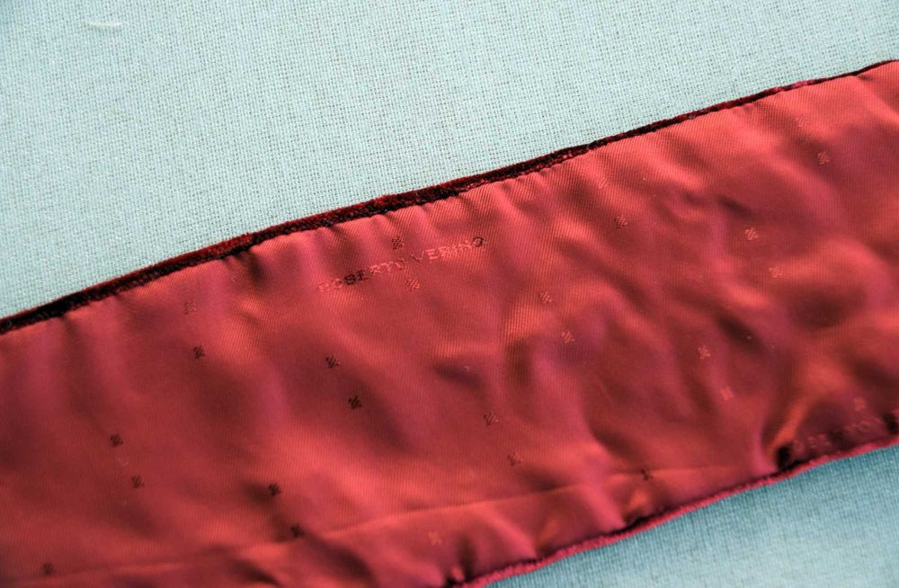 Brau de catifea cu flori cusute manual