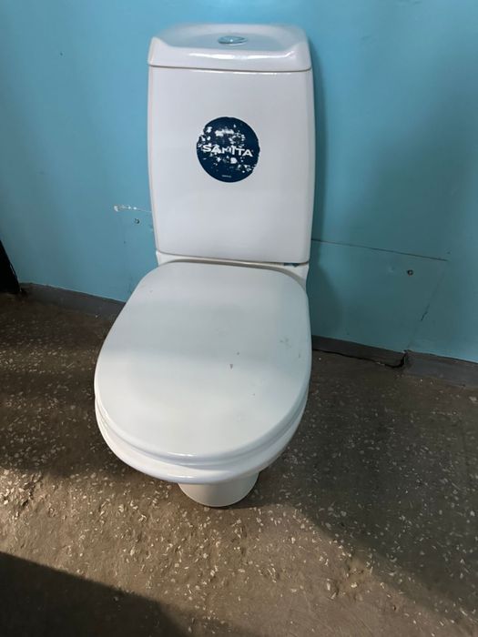 Туалет ,унитаз продам срочно!