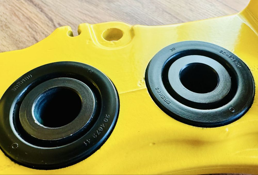 Предни и задни спирачни апарати Brembo от Porsche Cayenne