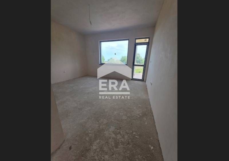 Две триетажни къщи по БДС в село Равна гора област Варна