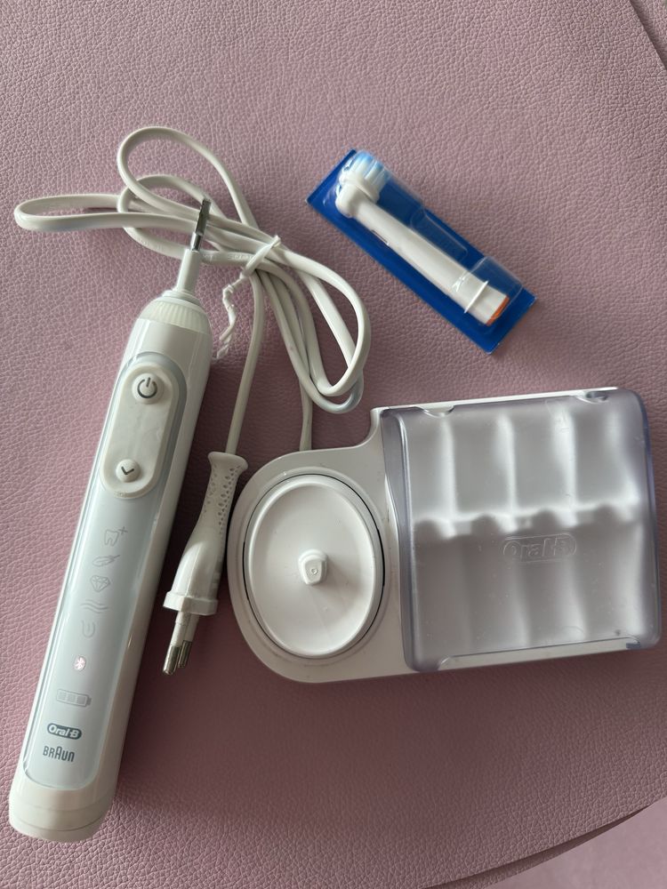 Periuta Oral B 9000
