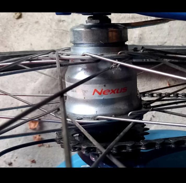 Vand roată pe 28 cu viteze in butuc(sau schimb cu o roata pe 26)cu pin