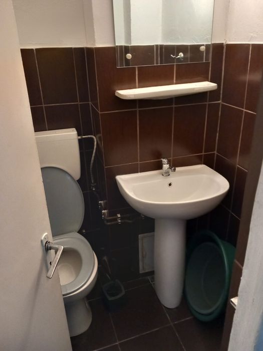 Vând apartament cu 3 camere în orașul Bumbești-Jiu