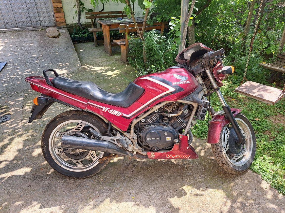 Хонда VF400 цял или на части