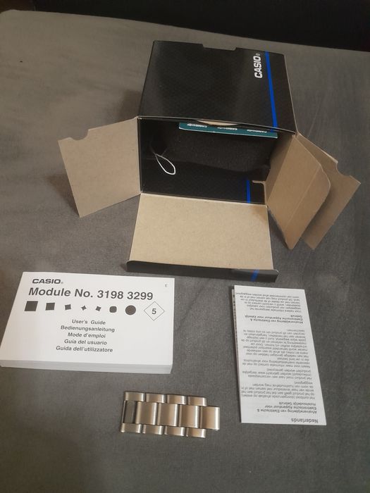 Часовник Casio wave