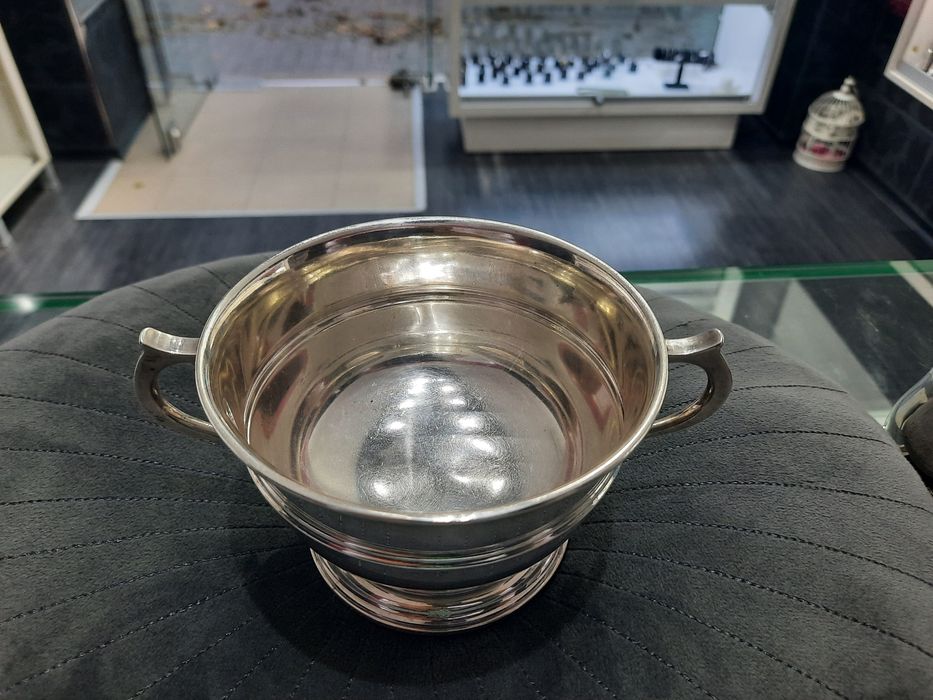 Английски сребърен съд тип бонбонера