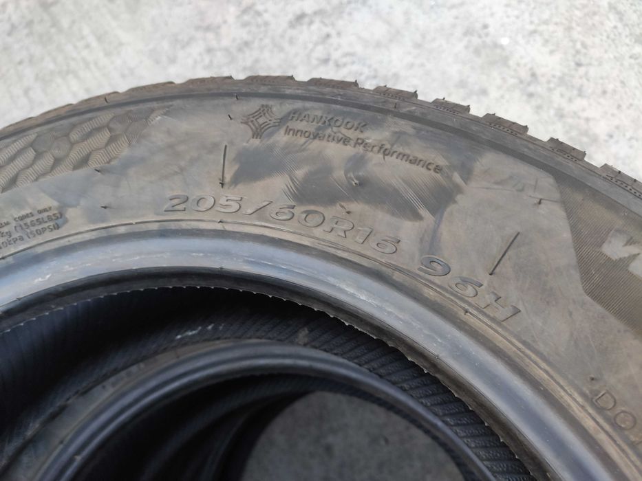 2бр Като нови Зимни гуми 205 60 16 - Hankook - DOT 2023