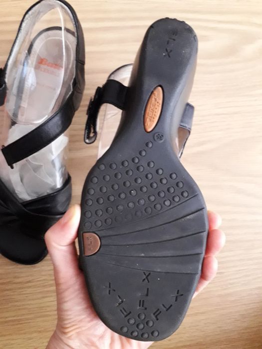 Sandale din piele