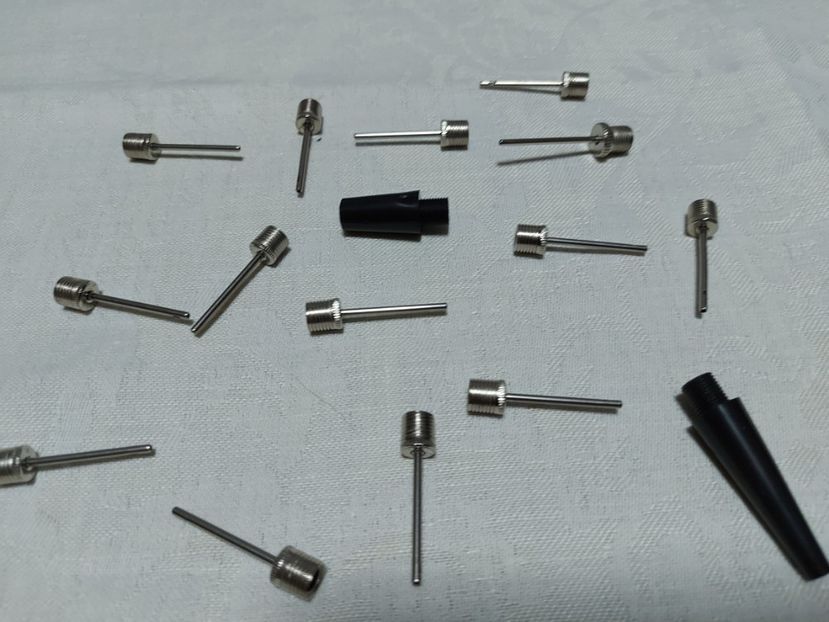 Ace metalice, marime universala, pentru umflat mingi de sport