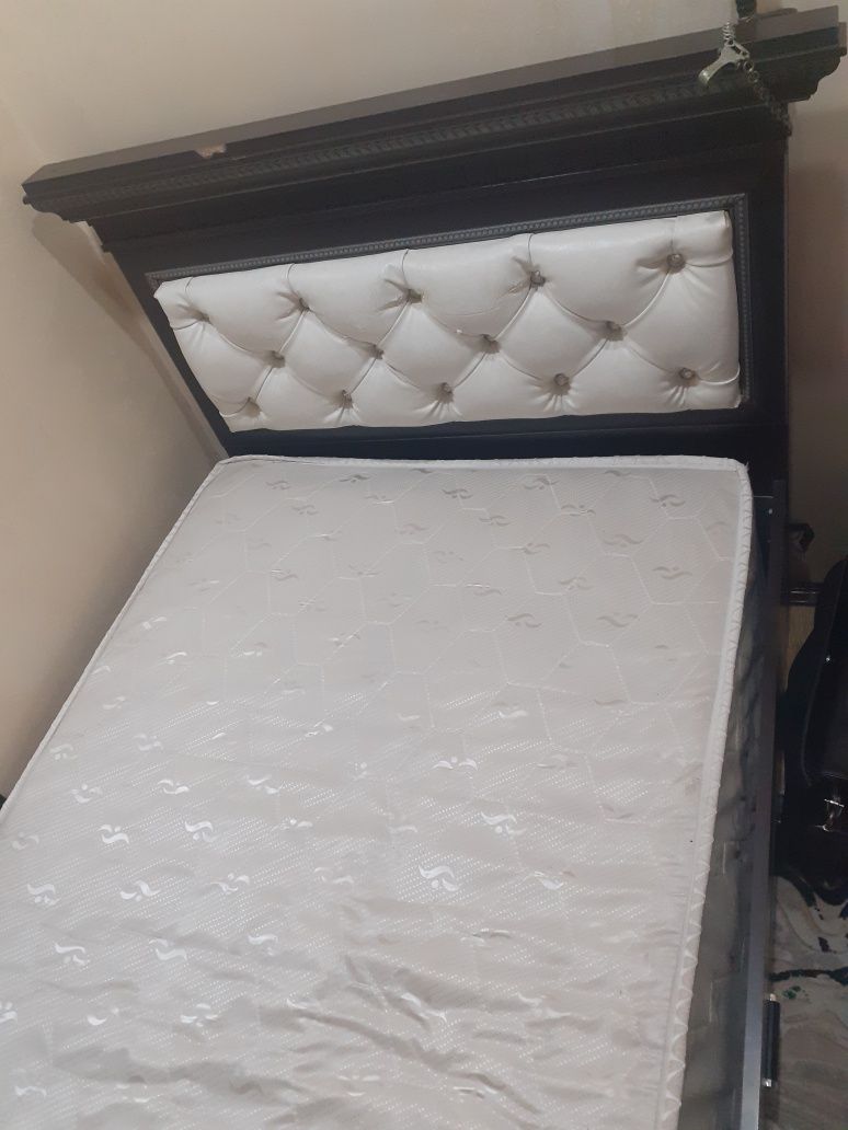 продам 1 спальный кровать с матрасом