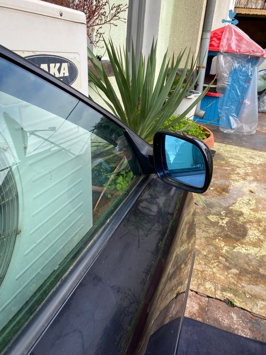 Продавам огледало за Ауди а3 тъмно син металик LZ5L