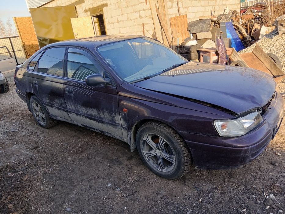 Тойота Карина е по запчастям