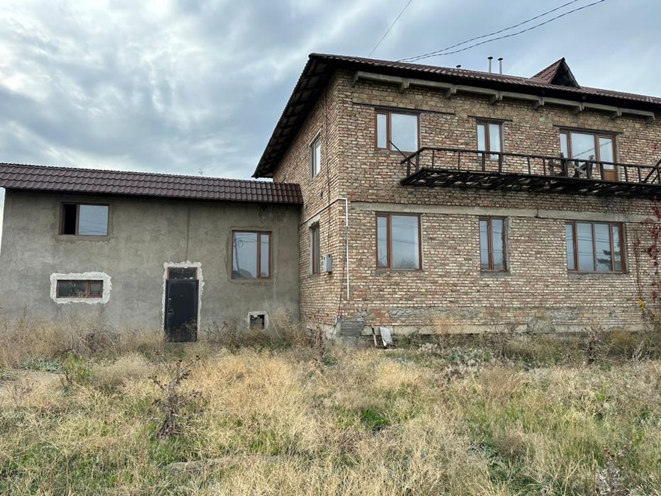 Продам дом, 3 этажа, элитный район