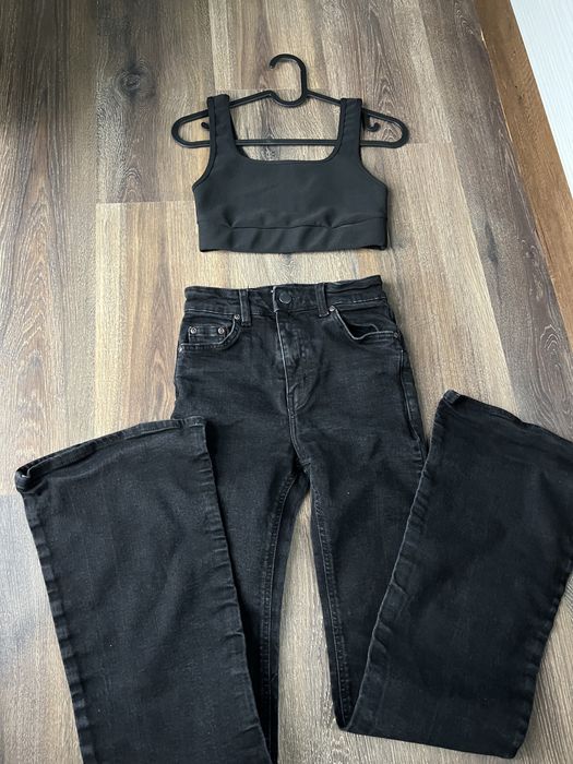 Черни дънки и черен къс топ ххс