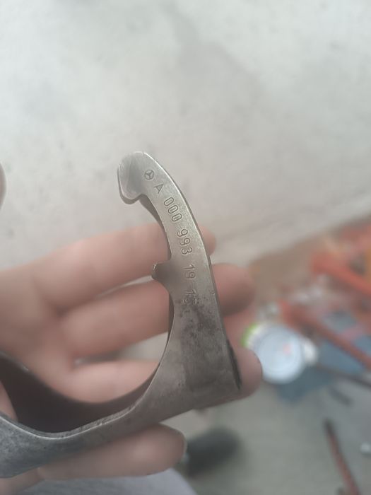 Скоба за мерцедес