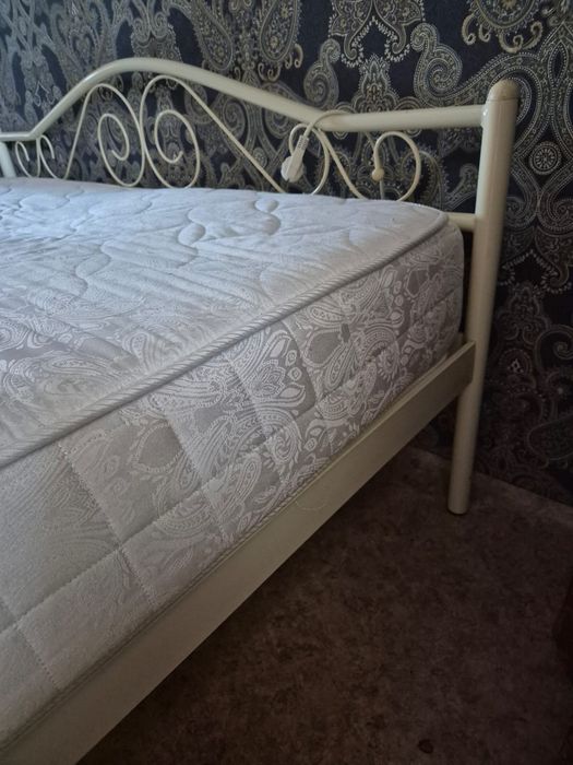 Кровать двуспальная 160*200 с матрасом