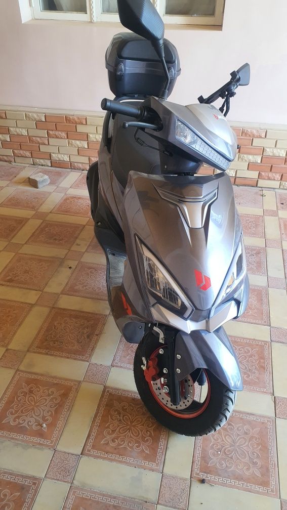 Продаётся скутер Bikeland недорого
