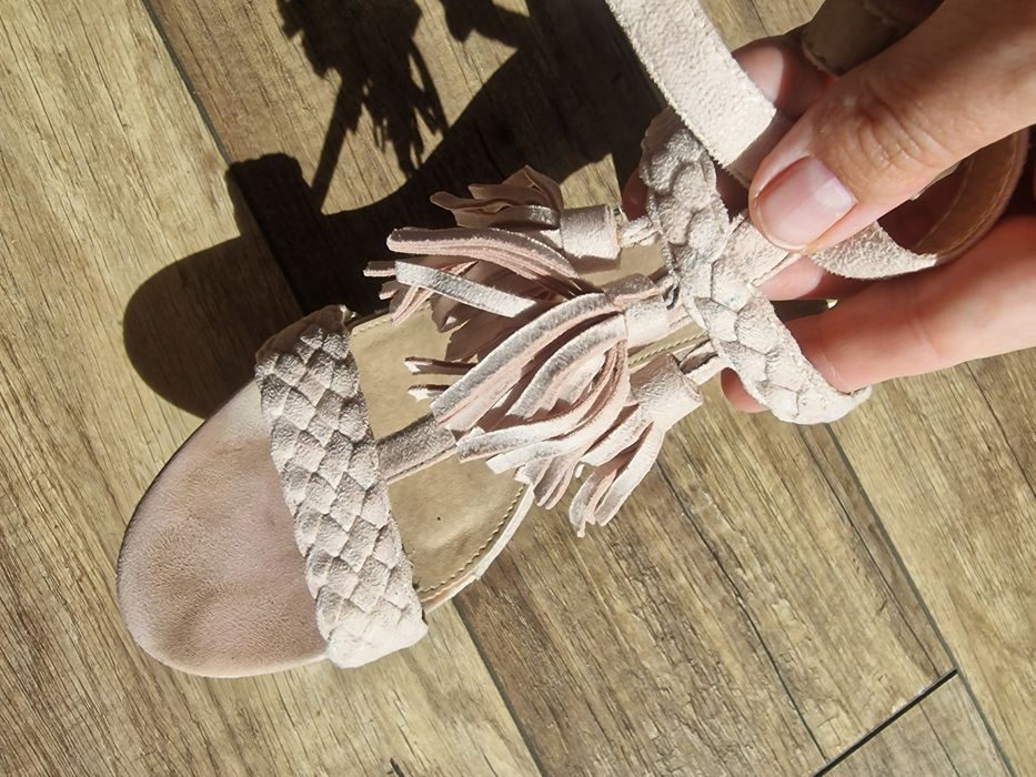 Sandale cu toc inalt gros crem, marimea 39