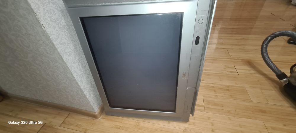 Отдам телевизор старый ламповый