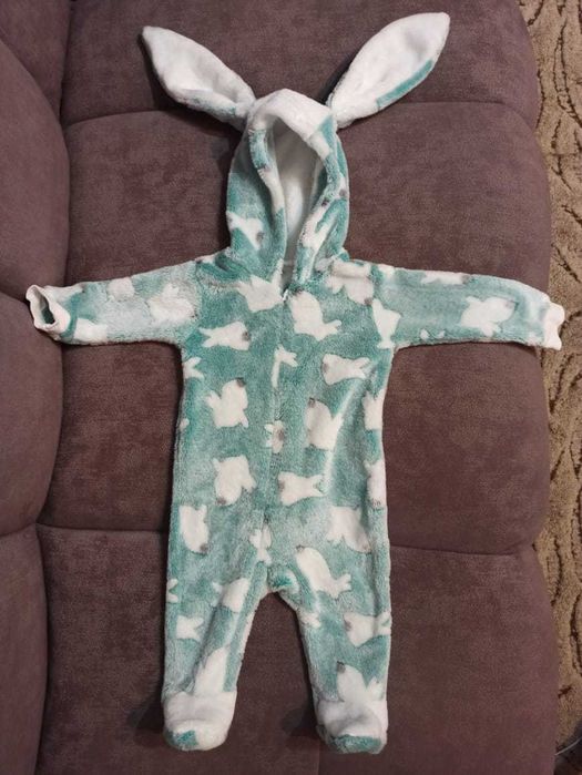 Продам детский комбинезон - зайчик на девочку