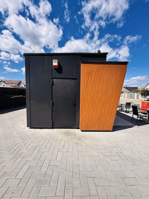 Vand chiosc tip toneta din structura metalica