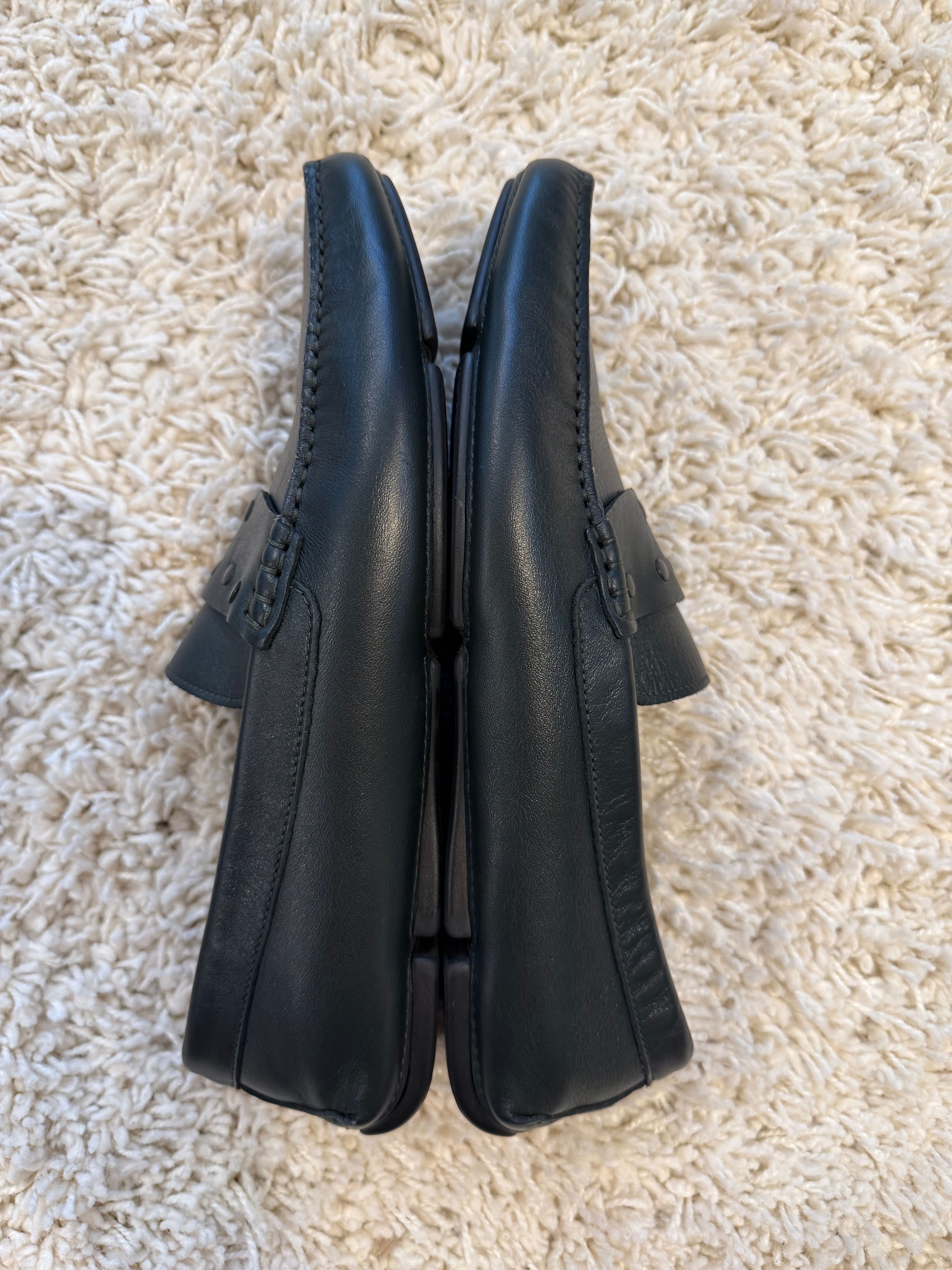 Продавам мъжки мокасини Versace оригинал.